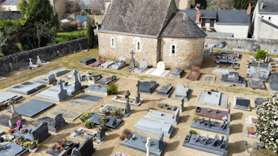 Portail cimetière de Solesmes